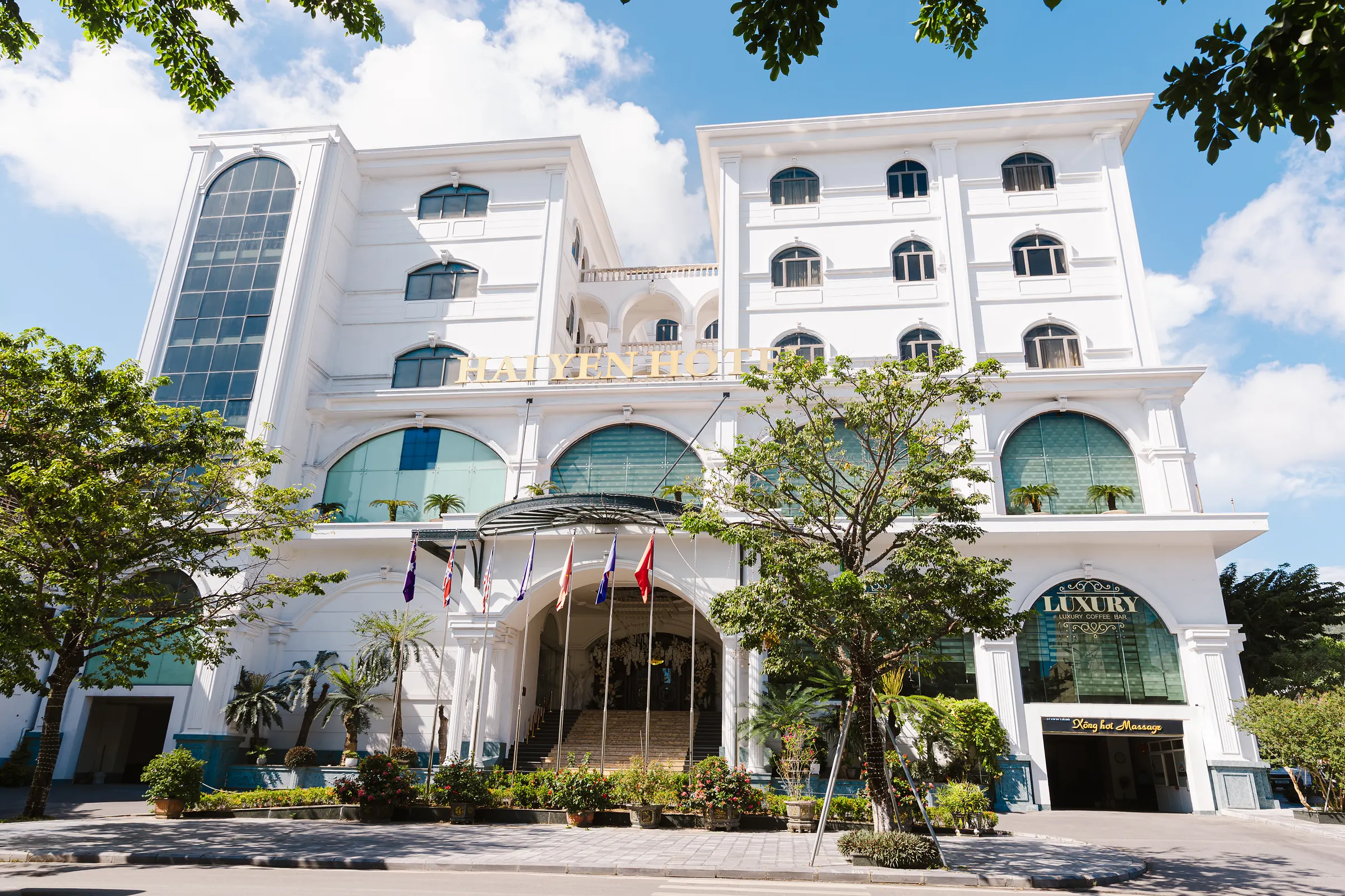 Mặt tiền Hải Yến Luxury Hotel