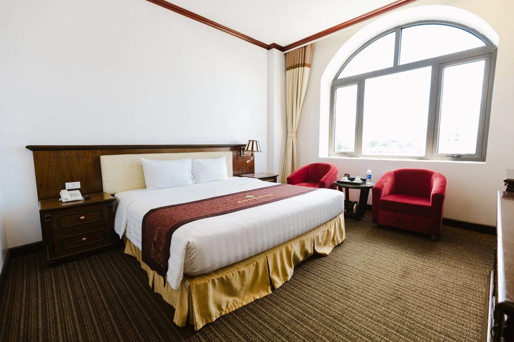 Phòng Deluxe giường đôi và cửa sổ vòm