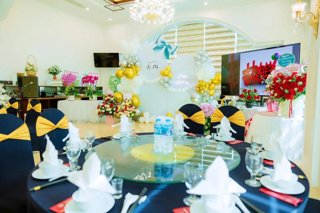 Trang trí tiệc sinh nhật tại Valentine Restaurant