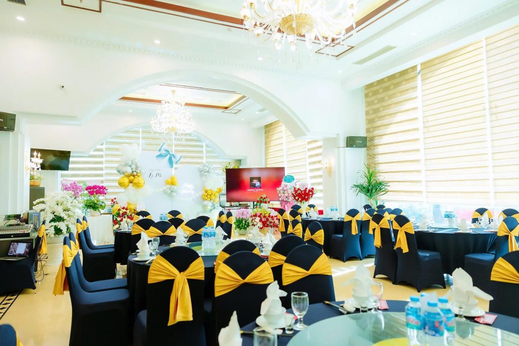 Bàn tiệc tại Valentine Restaurant